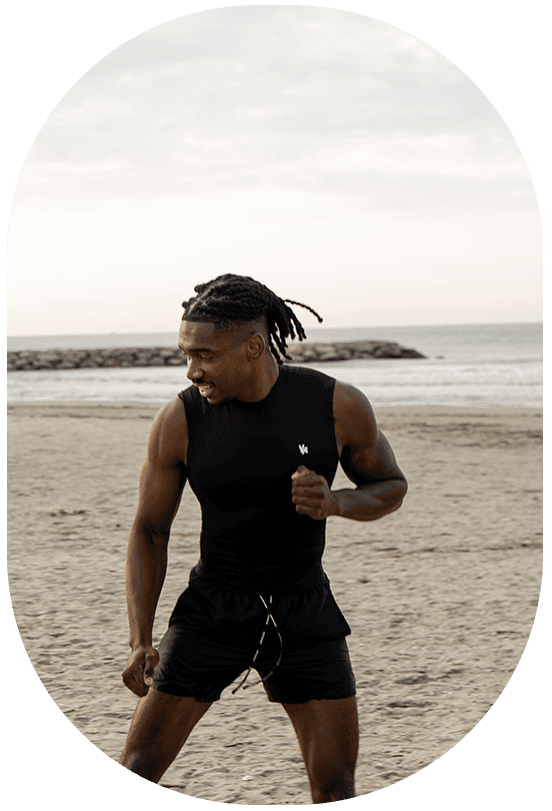 Coach Jeey, personal trainer à Montpellier, en course sur la plage : préparation physique et mentale